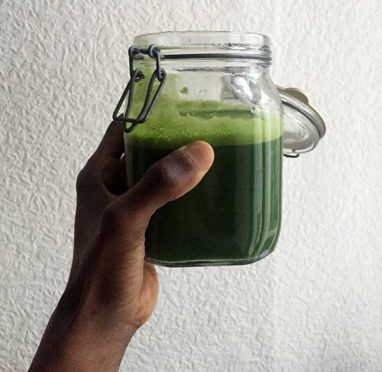 oragnic green juice in mason jar